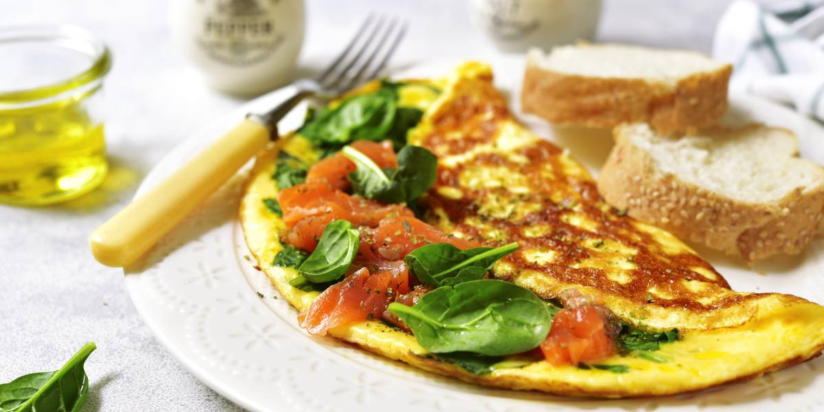 Omelete de Salmão Fumado e Espinafres