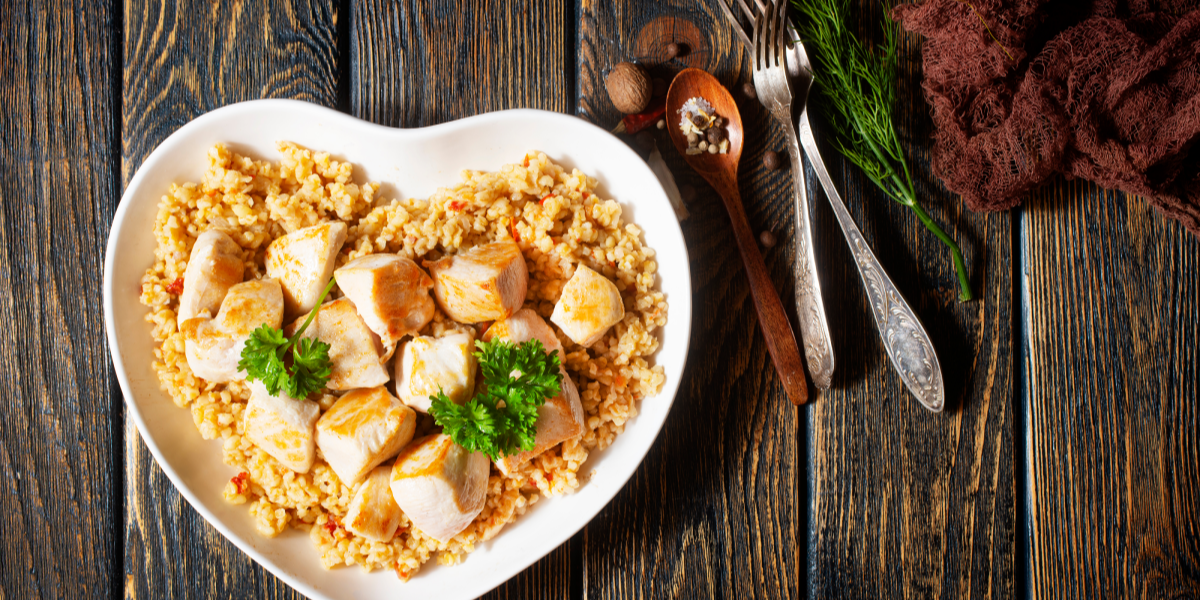 PEITO DE FRANGO COM BULGUR